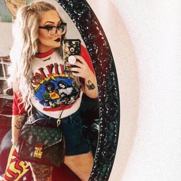 Super RARE VINTAGE 80’s Band Shirt - Picture 2 of 4